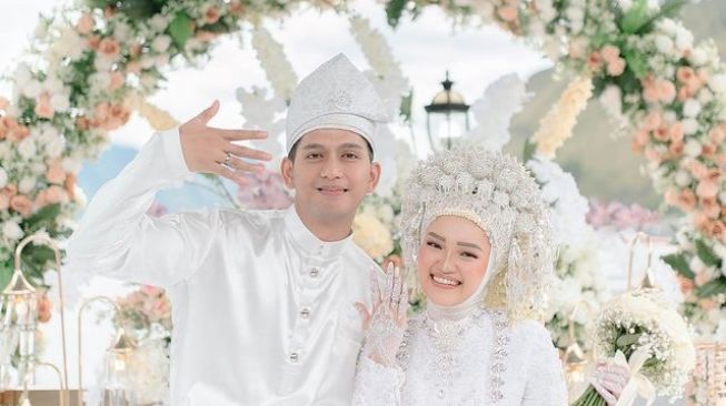 Potret Mesra Nabila LIDA dan Ilyas Bachtiar (Instagram/@stream_entertainment)