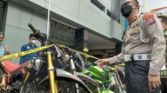 Berikan Efek Jera kepada Pelaku Balap Liar, Polres Tulungagung Sita Motor Tilang Sampai Diubah Standar Kembali