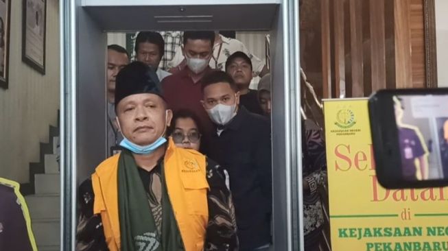 Mantan Rektor Universitas Islam Negeri Sultan Syarif Kasim Riau Resmi Ditahan