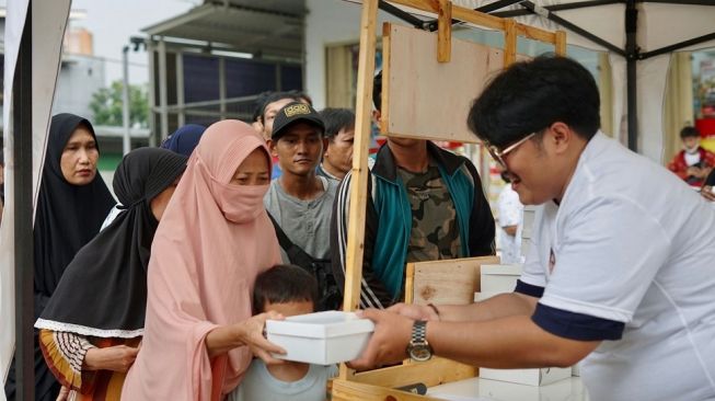 Bantu Stabilkan Perekonomian, UKM Sahabat Sandi Borong Puluhan Warung Nasi di Tangerang