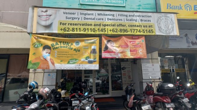 Sejumlah Apotek Di Jakpus Setop Jual Obat Sirop Yang Dilarang Kemenkes: "Sudah Seminggu Nggak Masuk"