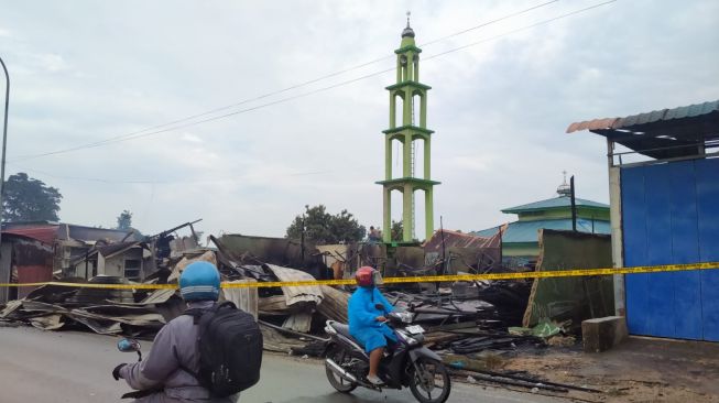 7 Kios Terbakar dan Dua Kendaraan Hangus, Ini Penyebab Kebakaran di Sengkuang