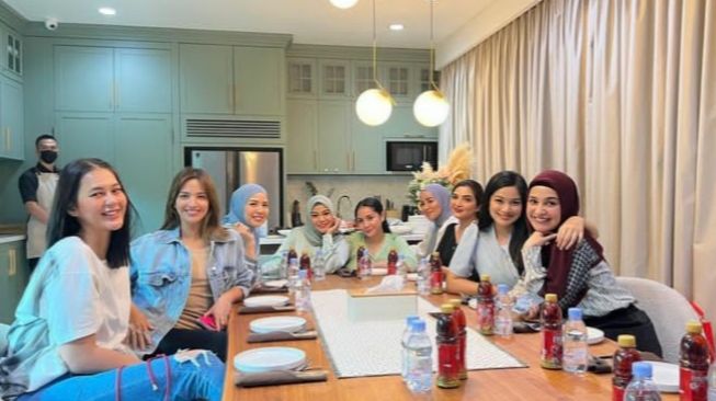 5 Geng Artis Populer di Indonesia, Dari Sosialita hingga Barisan Ibu-ibu Muda