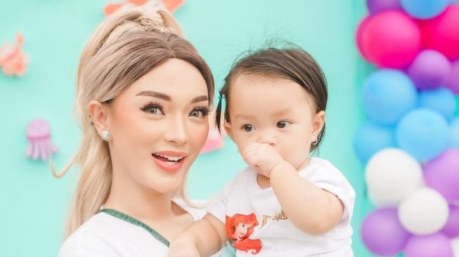  Potret Arsila Anak Zaskia Gotik (Instagram/@zaskia_gotix)