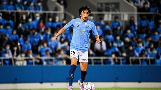 Pemain Yokohama FC, Shunsuke Nakamura. [Dok. J League]