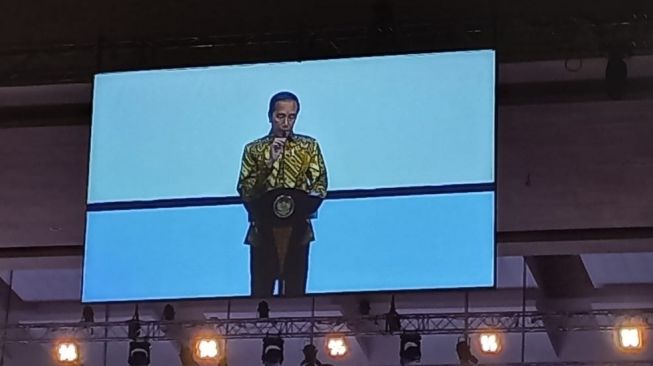 Pangling Lihat Luhut di Acara HUT ke-58 Golkar, Jokowi: Biasanya Pakai Batik, Ini Jas Kuning