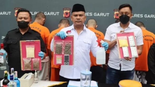 Bisa Cuan Puluhan Juta dari Tembakau Sintetis, FF Kini Terancam Hukuman Mati