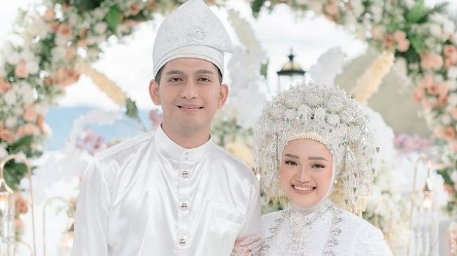 Potret Mesra Nabila LIDA dan Ilyas Bachtiar (Instagram/@stream_entertainment)