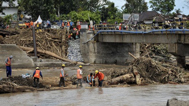 Badai Vorteks Sebabkan Hujan Ekstrem di Jawa