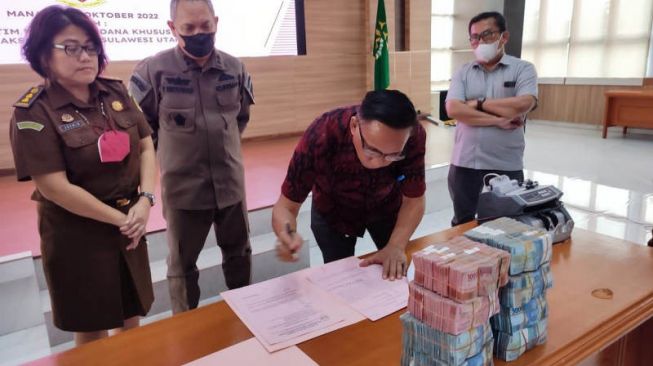 Penyidik Sita Uang Rp500 Juta dari Rekening PT Air Manado