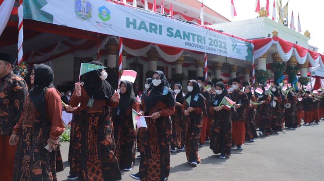 Pemberian bonus dan penghargaan di Gedung Negara Grahadi, Surabaya, Sabtu (22/10/2022). (Dok: Pemprov Jatim)