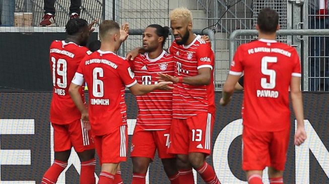 Para pemain Bayern Munich merayakan gol penyerang Eric Maxim Choupo-Moting yang mencetak gol kedua tim selama matchday pekan ke-11 Bundesliga Jerman antara TSG 1899 Hoffenheim vs Bayern Munich di Sinsheim, Jerman barat daya pada 22 Oktober 2022.Daniel ROLAND / AFP.