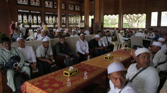 Jalankan Program CSR, Jhonlin Group Umrahkan 70 Warga Tanah Bumbu