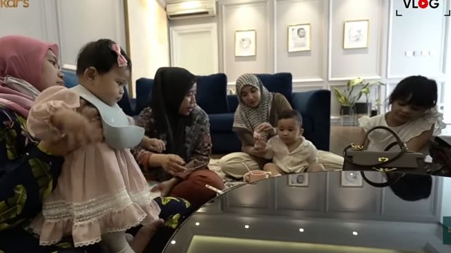 Momen Ameena Playdate Bareng Ukkasya (YouTube/The Sungkars)