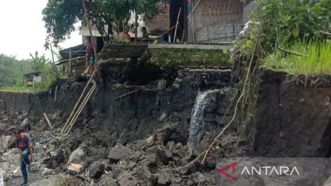 Waduh! Abrasi Sungai Progo Hantam Tanah bengkok dan Lahan Warga Magelang