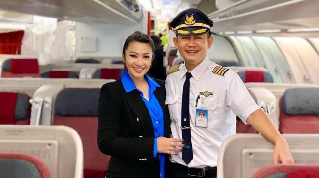  Artis Menikah dengan Pilot (Instagram/fitricarlina)