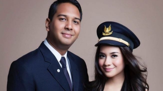 Artis Menikah dengan Pilot (Instagram/christiejulia)