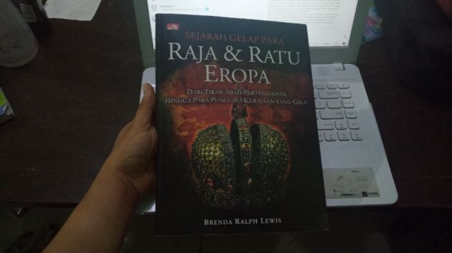 Kisah Kelam dari Benua Biru, Ulasan Buku Sejarah Gelap Raja dan Ratu Eropa