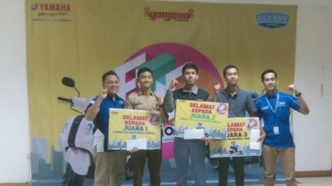 Para siswa yang memenangkan Connected School Contest untuk wilayah Sumatera Selatan, Bangka, dan Lampung, siap berlaga ke final  [Yamaha Territory VI].