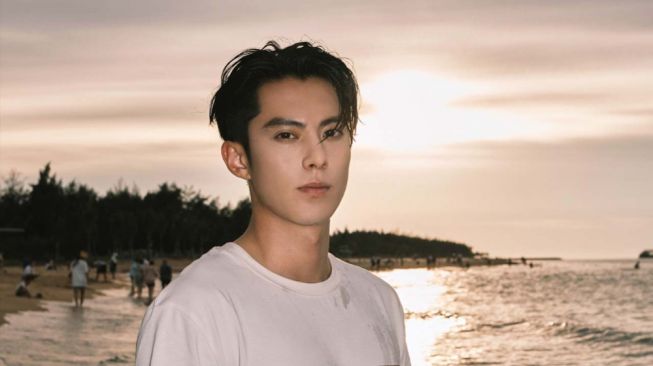 Penyiar Wanita Sebar Isu Buruk tentang Dylan Wang, Pihak Merek Minta Maaf