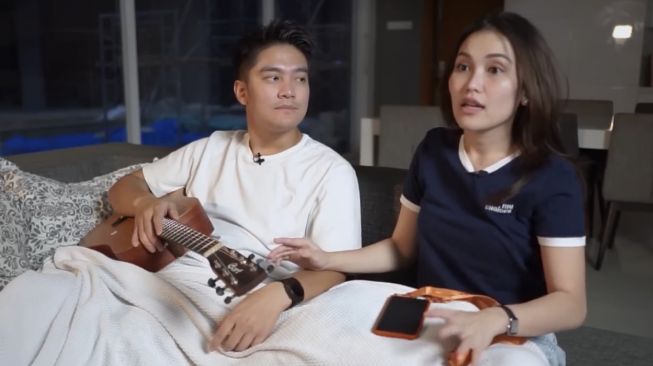 Portrait of Ayu Ting Ting and Boy William (YouTube/@Qiss You TV)