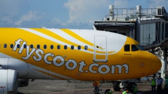 Pesawat Scoot Airline tipe Airbus 320 dengan kapasitas 180 penumpang mendarat di Bandara Hasanuddin Makassar, Senin 24 Oktober 2022 [SuaraSulsel.id/Humas AP1]