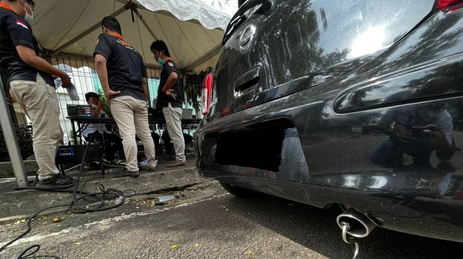 Kegiatan uji emisi MPMRent bersama Dishub, dan DLH Tangerang Selatan ini menjadi salah satu bentuk komitmen MPMRent sebagai penyedia jasa sewa kendaraan roda empat untuk menjalankan bisnisnya dengan prinsip keberlanjutan [MPMRent]. 