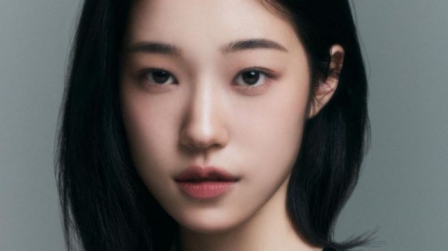 9 Gaya Stylish Roh Yoon Seo, Pemeran Yeon Doo di 20th Century Girl