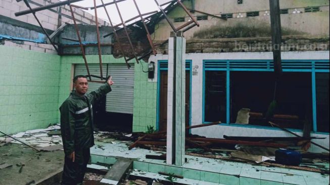 Diterjang Angin Puting Beliung, 18 Bangunan di Ciampea Bogor Rusak
