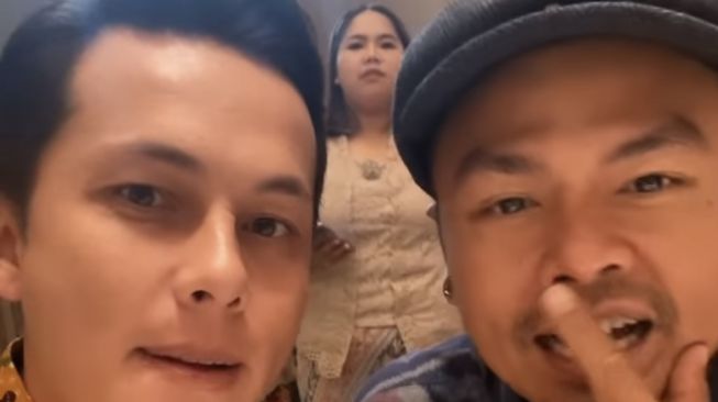 Potret Artis Hadiri Lamaran Kiky Saputri (Instagram/@andhiiikapratama)