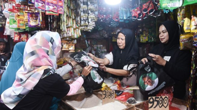 Kredit Lapak dan SMK Boarding Gratis Diapresiasi Pedagang Pasar dan PKL di Jakut