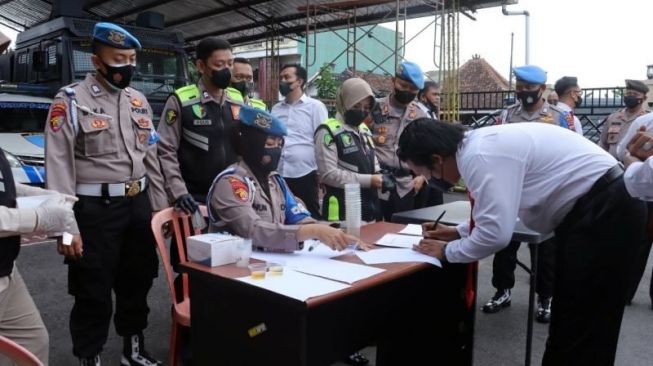 Ratusan Personel Polres Sukoharjo Mendadak Jalani Tes Urine Narkoba, Ini Hasilnya