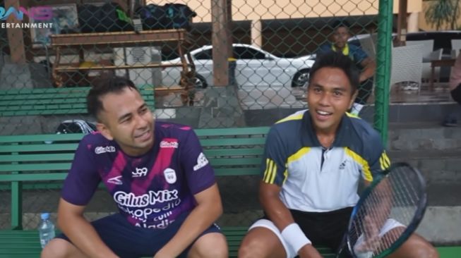 Siapkan Diri Lawan Desta, Raffi Ahmad Latihan Tenis Bareng Petenis Peraih Emas PON Papua