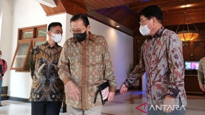 Kunjungan Dubes Indonesia untuk Korea Selatan dan Hyundai Motor ke Balai Kota Surakarta, Senin (24/10/2022) [ANTARA/Aris Wasita].