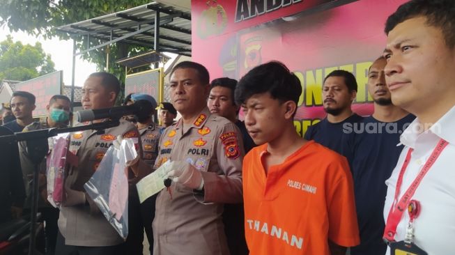 Saksikan Langsung Wajah Tersangka Pembunuh Anak di Cimahi, Pihak Keluarga Ucapkan Terima Kasih ke Polisi