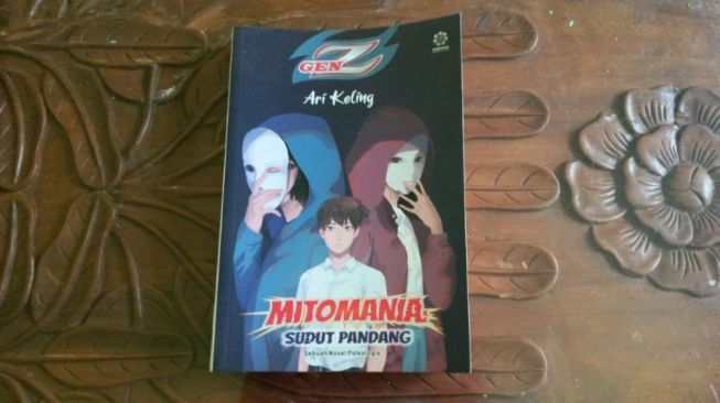 Menyusuri Akar Kebohongan Ekstrem, Ulasan Novel Mitomania