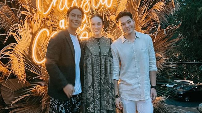 Duta Hajatan Indonesia, Vidi Aldiano Juga Hadir di Acara Lamaran Chelsea Islan dan Rob Clinton