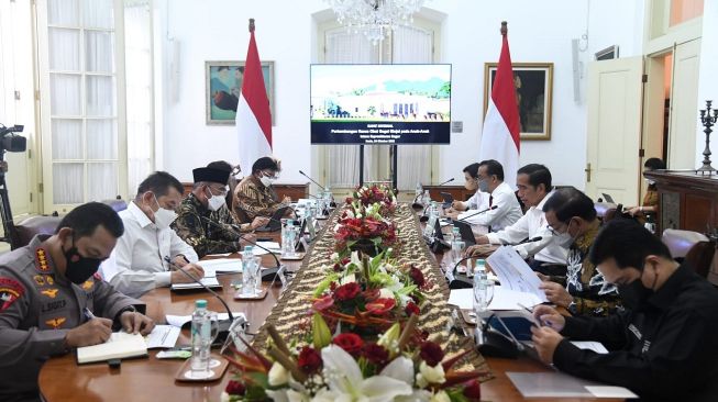 Rapat Bahas Kasus Obat Penyebab Gagal Ginjal, Jokowi: Jangan Anggap ...