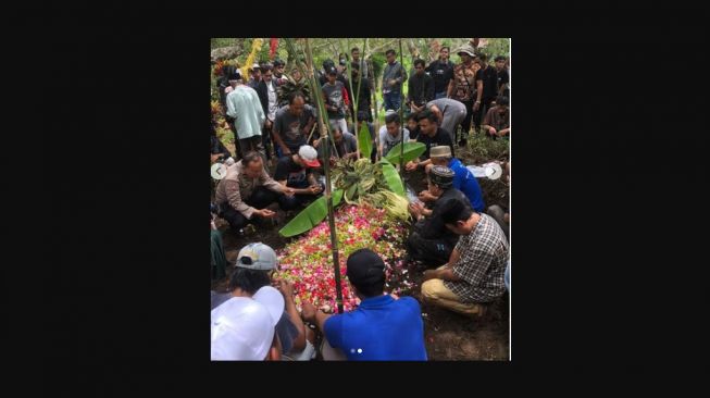 Farzah Korban ke-135 Tragedi Kanjuruhan Disebut Meninggal Terpapar Covid-19, Massa Geruduk RS