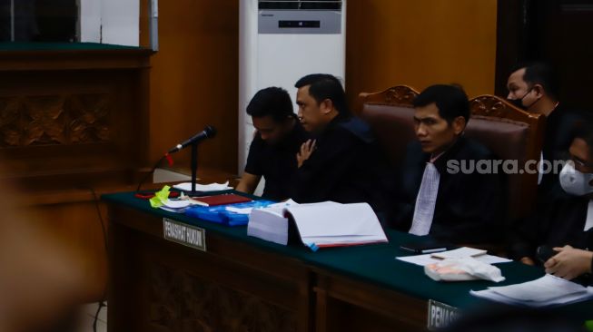 Terdakwa kasus pembunuhan Brigadir J, Richard Eliezer atau Bharada E saat menjalani sidang lanjutan di Pengadilan Negeri Jakarta Selatan, Selasa (25/10/2022). [Suara.com/Alfian Winanto]