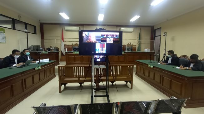 Dihukum 5 Tahun Penjara, Itong Isnaeni Geleng Kepala Tak Terima Vonis Hakim