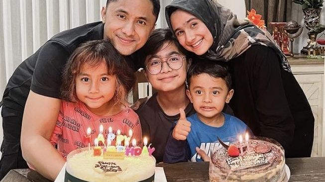 8 Potret Bintang, Putra Hengky Kurniawan dari Pernikahan Pertamanya, Sangat Dekat dengan Ibu Sambungnya