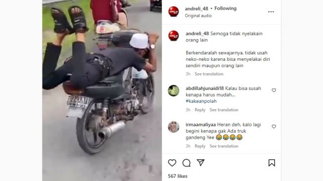 Viral Aksi Pria Berpeci Putih Kendarai Motor Sambil Tiduran Tuai Kecaman