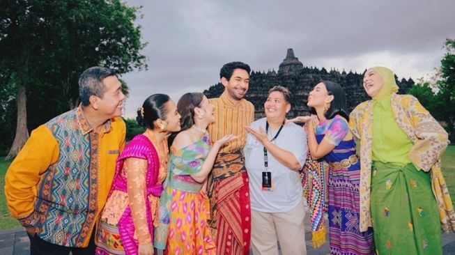 Potret Prilly Latuconsina di Candi Borobudur (instagram/@prillylatuconsina96)