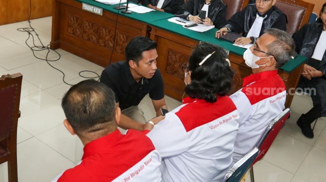 Bharada E Sujud di Kaki Ibu Brigadir J, Kamaruddin Simanjuntak: Dia Bilang Minta Maaf