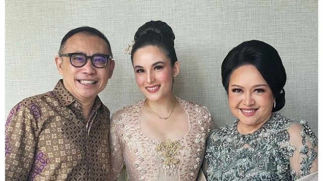 10 Momen Lamaran Chelsea Islan dan Rob Clinton yang Digelar Secara