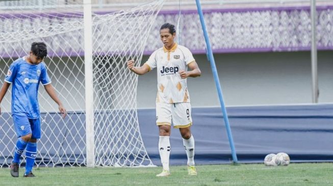 Pulih dari Cedera Panjang, Striker Dewa United FC Rishadi Fauzi Siap Berlaga Lagi