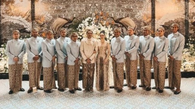 Chelsea Islan Resmi Dilamar Rob Clinton, Detail Bagian Belakang Kebaya Curi Perhatian Publik