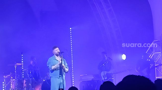 Konser Calum Scott di Bengkel Space, SCBD, Jakarta Selatan pada Selasa (25/10/2022) [Suara.com/Rena Pangesti]