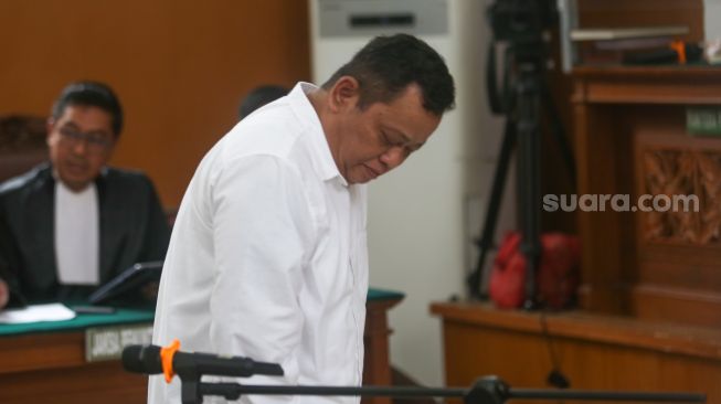 Terdakwa kasus pembunuhan Brigadir J, Kuat Ma'ruf saat menjalani sidang lanjutan di Pengadilan Negeri Jakarta Selatan, Rabu (26/10/2022). [Suara.com/Alfian Winanto]